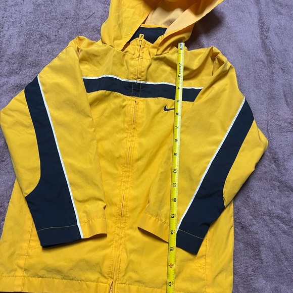 Nike Kids Yellow and Black Jacket - Picture 2 of 8